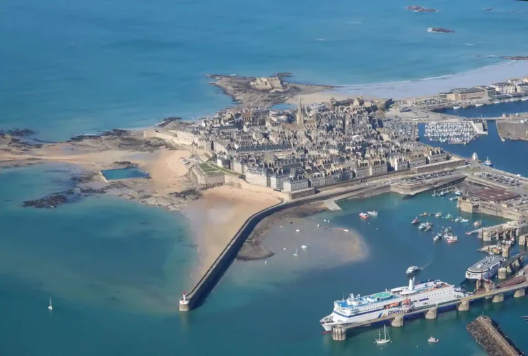Camping à Saint-Malo : où camper, quand venir et les marées