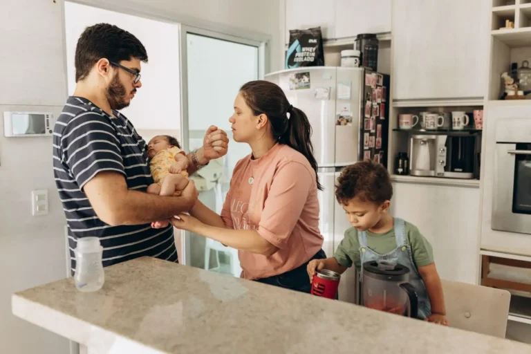 Visite après un accouchement : quand venir et comment s&rsquo;y prendre